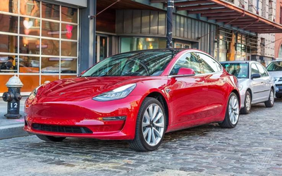 外媒:特斯拉Model 3增手機無線充電功能和USB-C端口